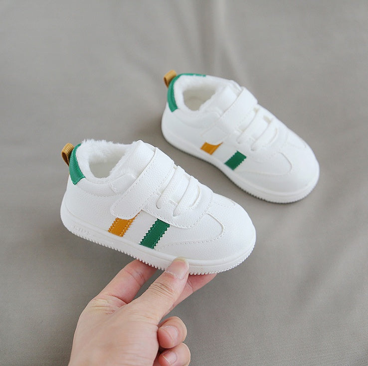 Petites chaussures blanches à scratch