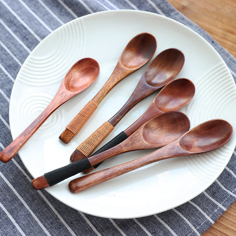 Cuillère en bois pour bébé