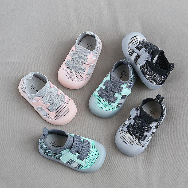Chaussures à semelle souple et fermeture velcro