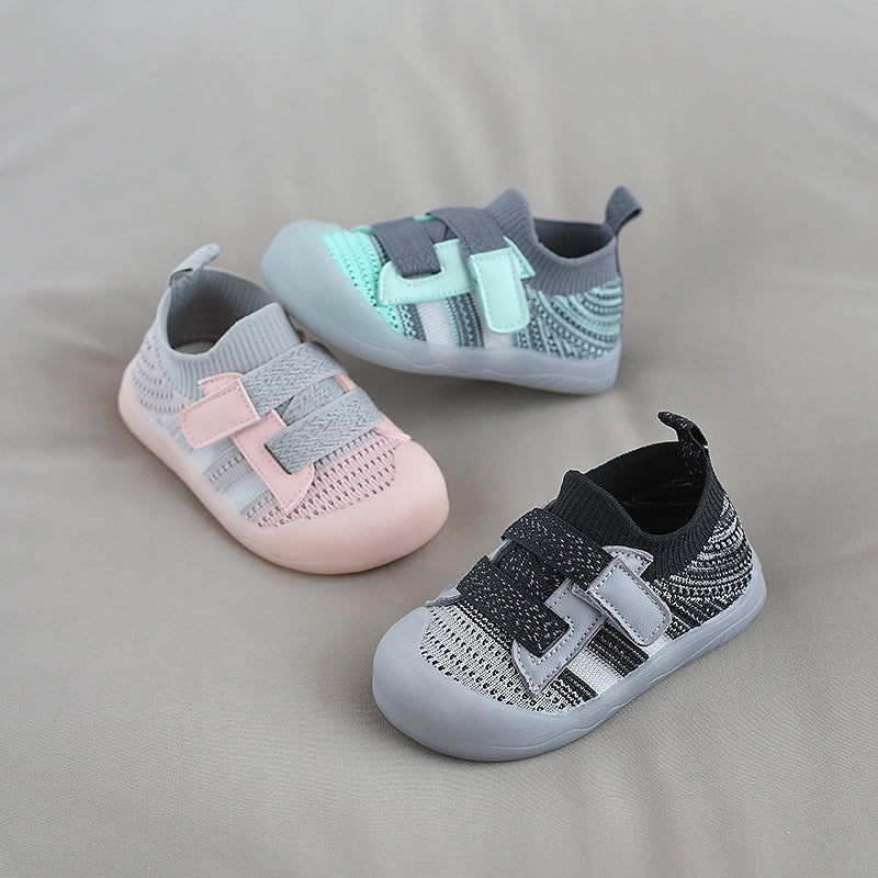 Chaussures à semelle souple et fermeture velcro