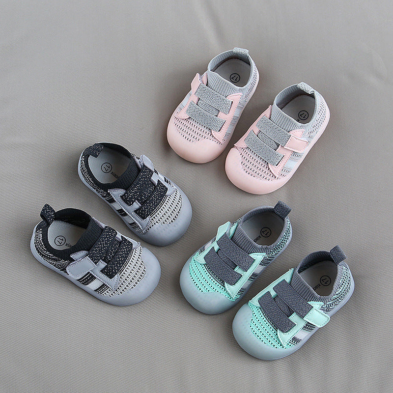Chaussures à semelle souple et fermeture velcro
