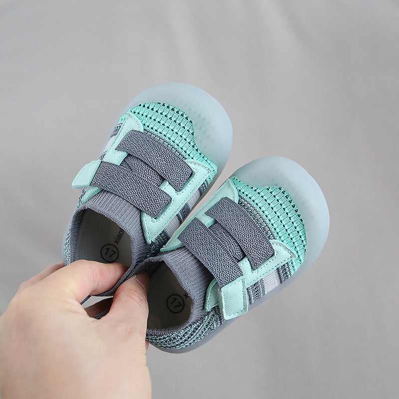 Chaussures à semelle souple et fermeture velcro