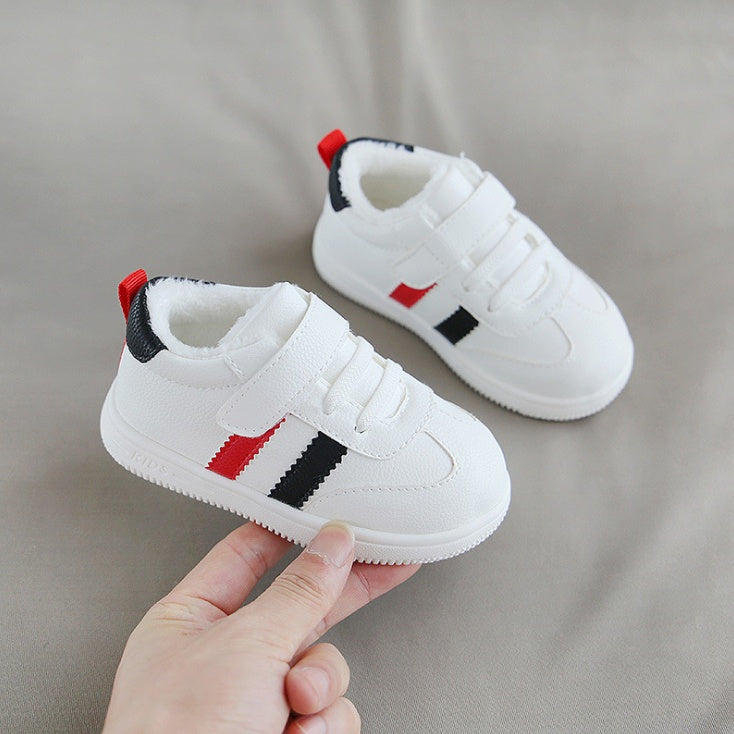 Petites chaussures blanches à scratch