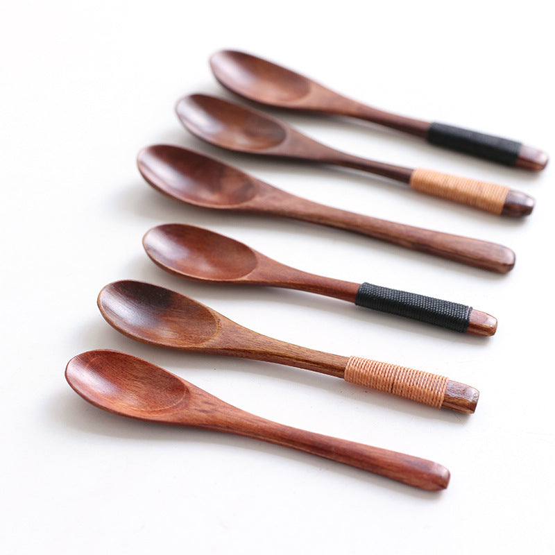 Cuillère en bois pour bébé