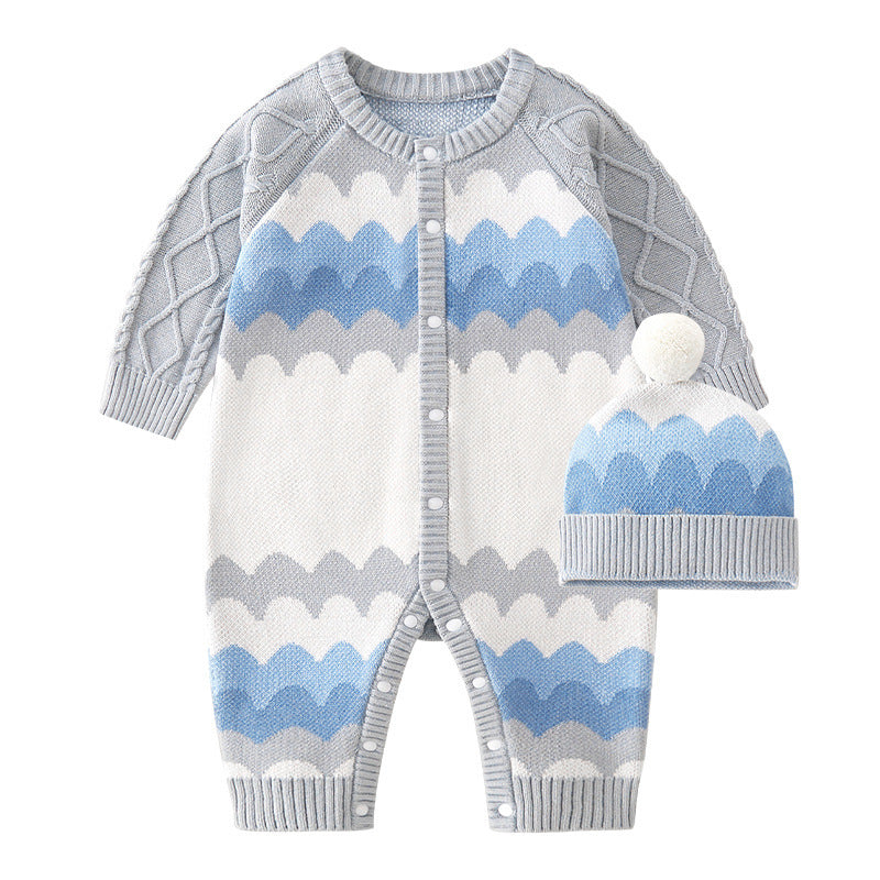 Pyjama en coton tricoté avec capuche et un bonnet.