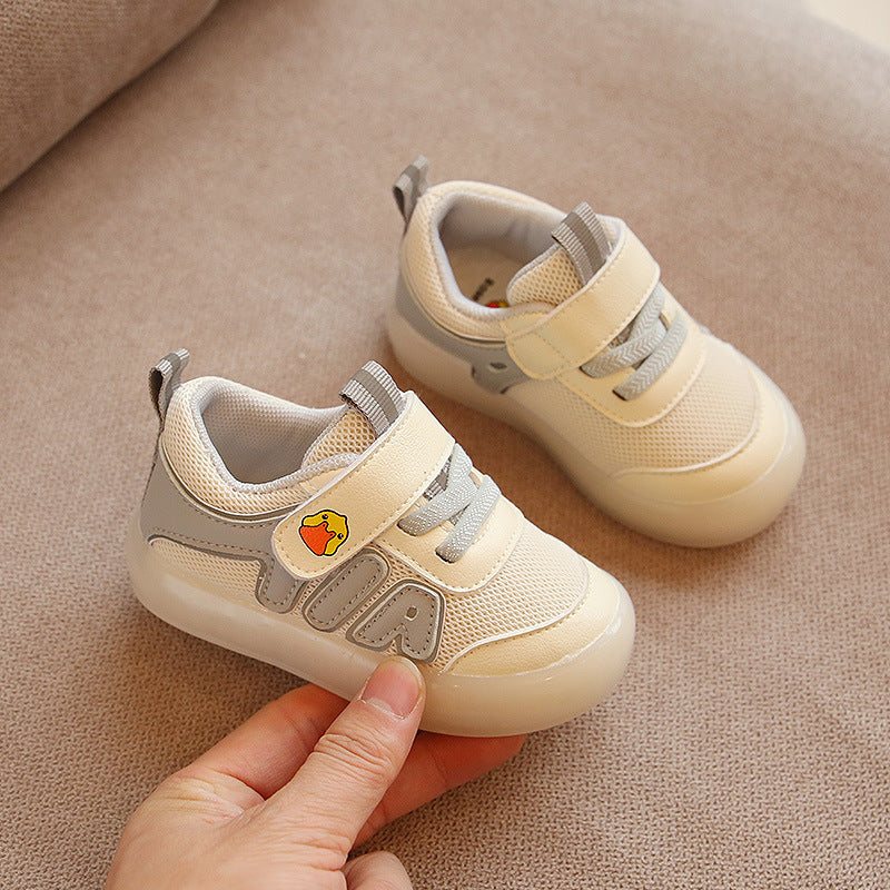 Chaussures mignonnes et confortables, avec fermeture velcro.