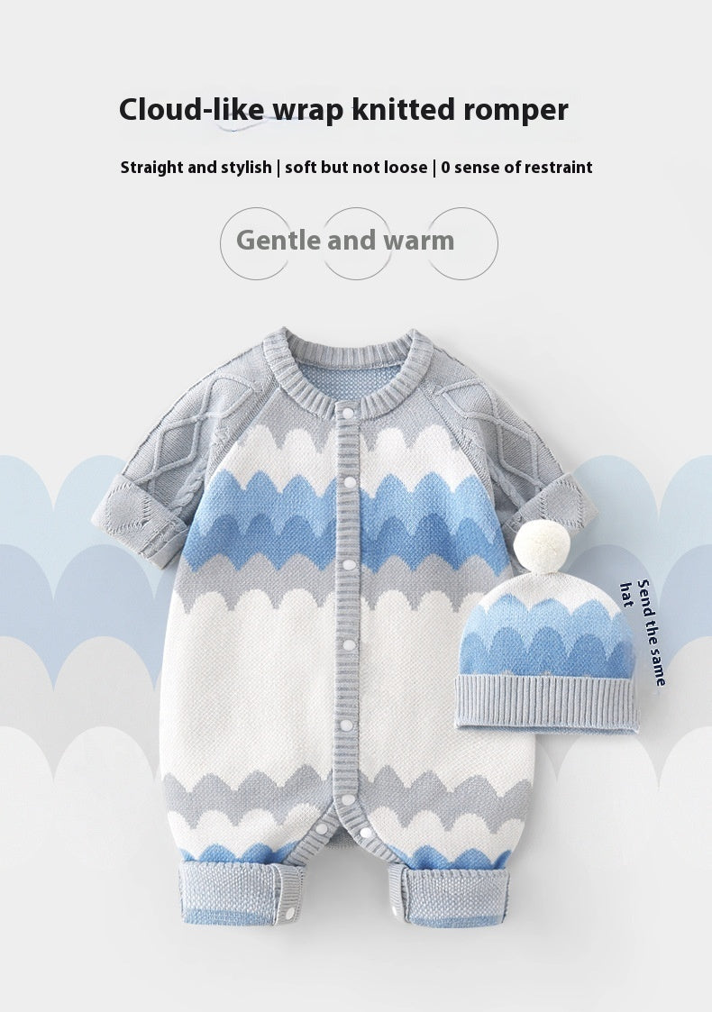 Pyjama en coton tricoté avec capuche et un bonnet.