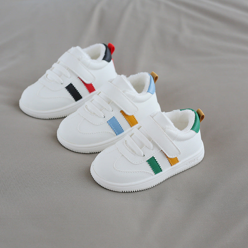 Petites chaussures blanches à scratch