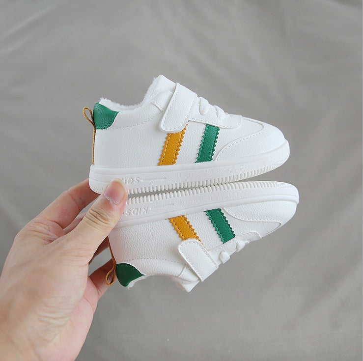 Petites chaussures blanches à scratch