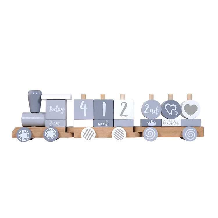 Petit train en bois à la mode