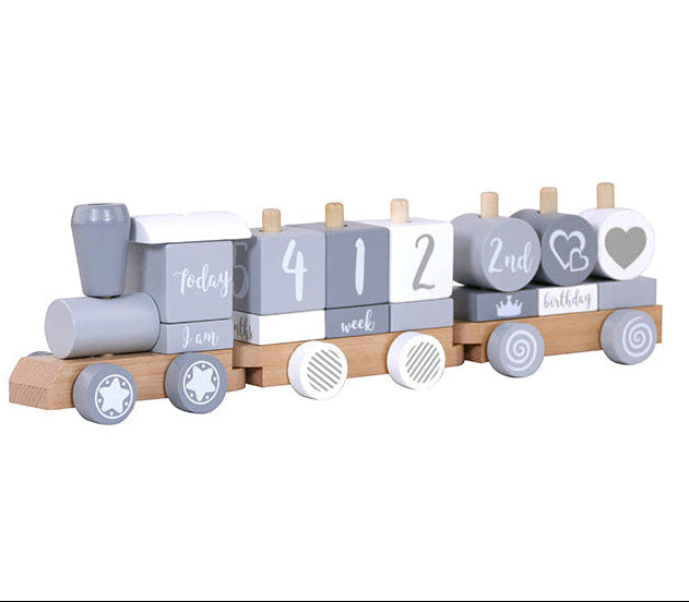 Petit train en bois à la mode