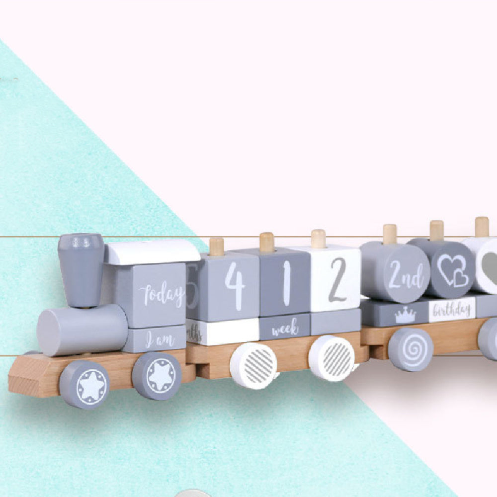 Petit train en bois à la mode