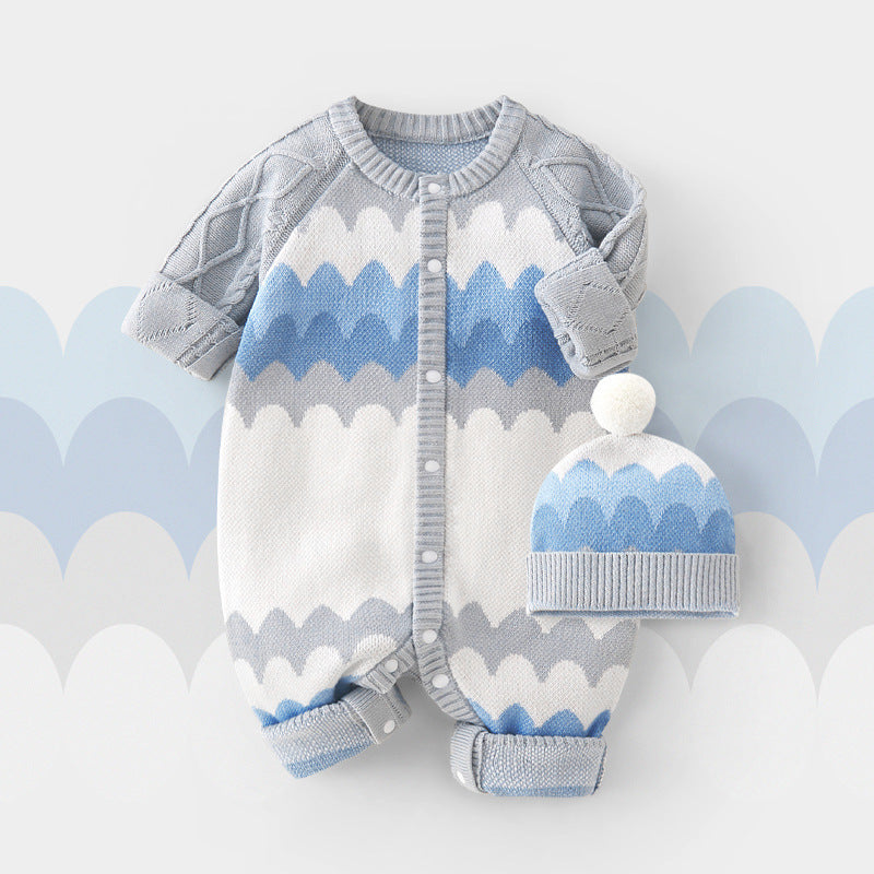 Pyjama en coton tricoté avec capuche et un bonnet.